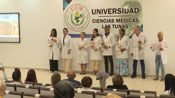Reconocen a profesionales de las Ciencias médicas en la jornada por el Día de la Ciencia Cubana