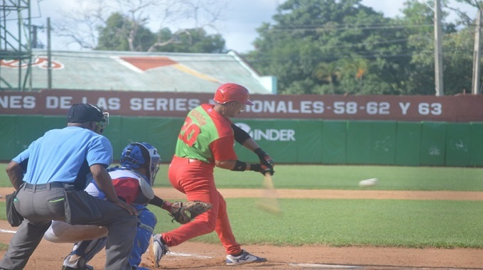Leñadores a juegos de preparación con Cachorros de Holguín