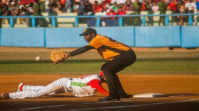 Las Tunas reta a Villa Clara en play off de la Serie 64.