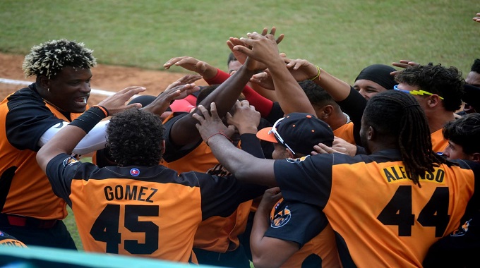 Leopardos sorprenden a los Leñadores