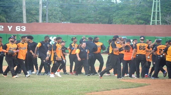 Leopardos enseñan sus garras en el Mella