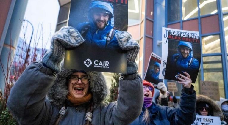 La resistencia popular hace a Trump cambiar estrategia en Minesota