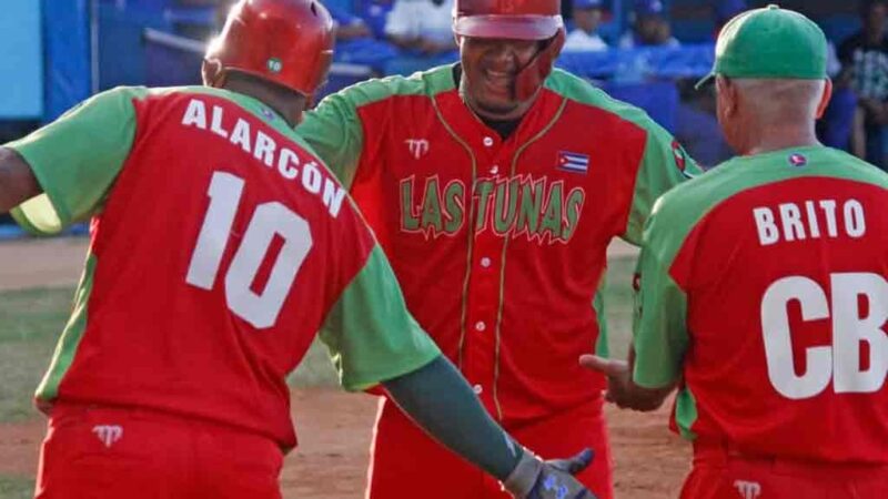 Tuneros afilan hachas en el Mella