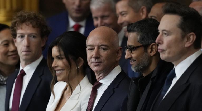 Oxfam: Los multimillonarios son una amenaza para la democracia