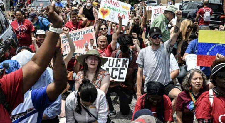 Trump enfrenta creciente repudio social por medidas contra la inmigración