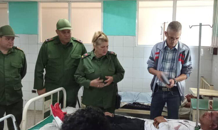 Cuatro fallecidos y 17 lesionados en accidente masivo en la autopista nacional