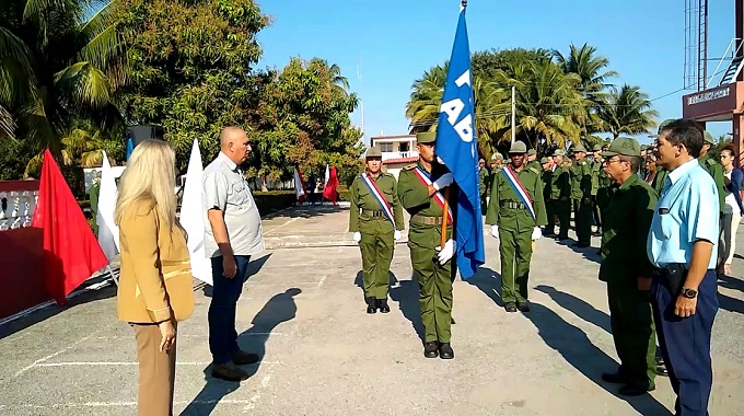 Región Militar Las Tunas recibe bandera de Proeza laboral