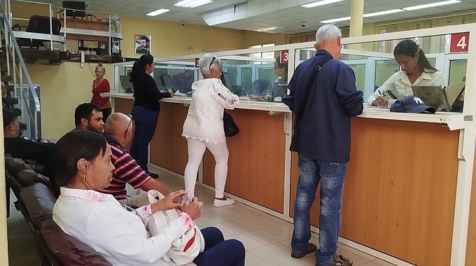 Sostiene Banco de Crédito y Comercio servicios a pesar del déficit de combustibles