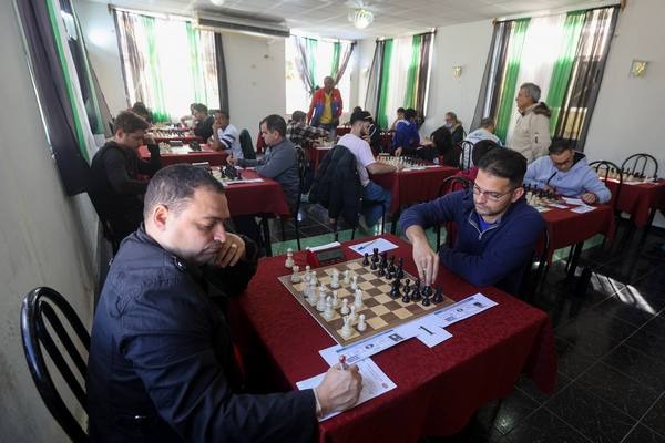 César Alejandro sigue sorprendiendo en nacional de Ajedrez