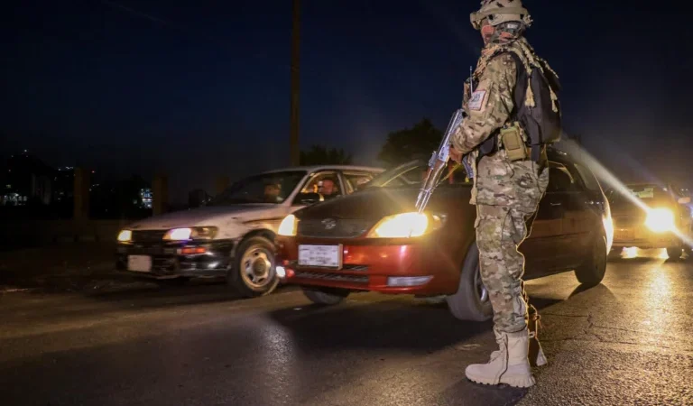 Pakistán declara «guerra abierta» contra Afganistán tras intensos combates fronterizos