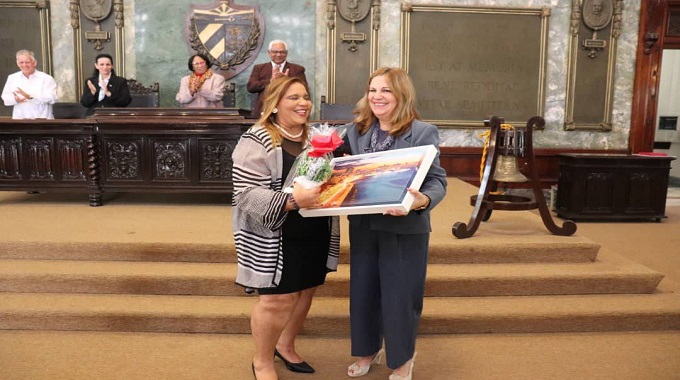 Entregan Premio Nacional de Derecho 2025 a Mayda Goite Pierre