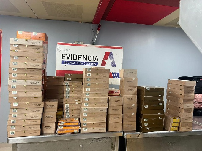 Detecta Aduana intento de extraer tabacos falsos