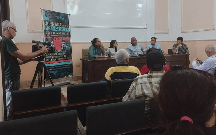 Jóvenes periodistas debaten sobre ética y desafíos digitales