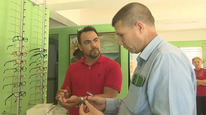 Abre en Las Tunas proyecto que beneficia servicios ópticos