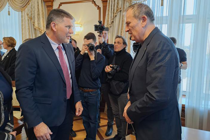 Recibió gobernador de San Petersburgo a delegación cubana