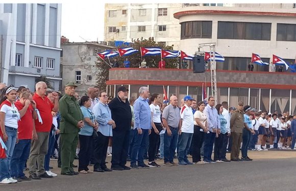 Participa Presidente en Parada Juvenil Antiimperialista “Aquí, con Fidel”