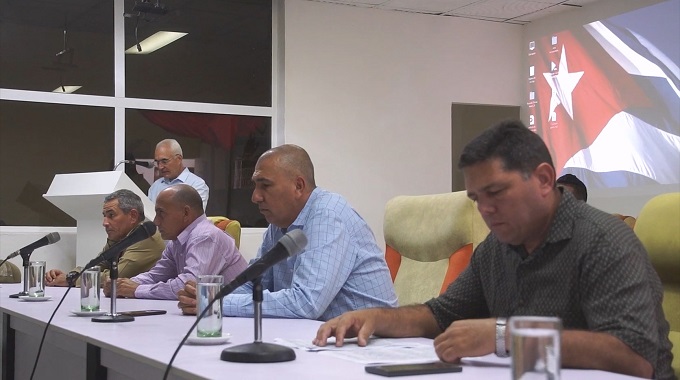 Reconocen a trabajadores del Partido en Las Tunas