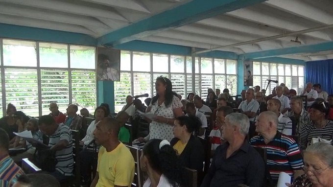 Debaten en el municipio Colombia temas de interés económico social