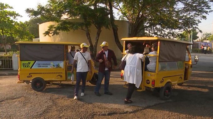 Eco taxis apoyan movilidad de pasajeros en la cabecera provincial