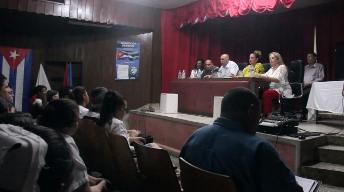 Autoridades de Las Tunas intercambian con trabajadores del Hospital General Docente Dr. Ernesto Guevara de la Serna