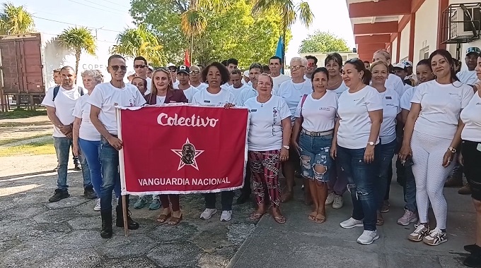 Recibe Filial de Copextel Las Tunas bandera Vanguardia Nacional