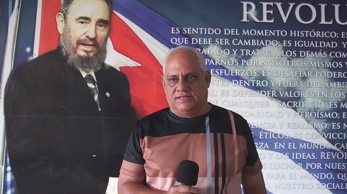 Reciben en Las Tunas a profesor que participó en la Olimpiada Internacional de Química Mendeléyev