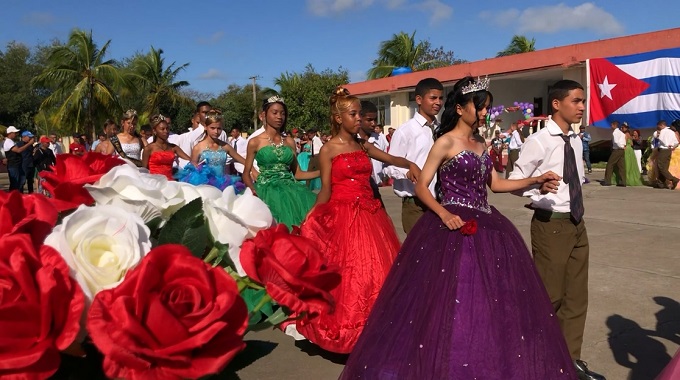 Celebraron con nuevas motivaciones en la Escuela Militar Camilo Cienfuegos de Las Tunas los quince colectivos