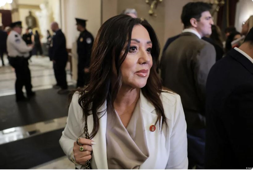 En medio de investigaciones, renuncia la secretaria de Trabajo de Trump