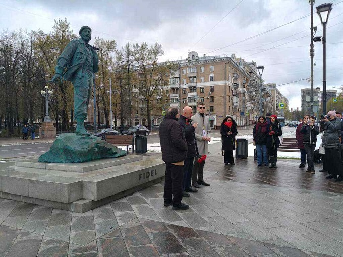 Delegados del Sovintern rinden homenaje a Fidel Castro en Moscú