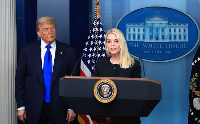 Adiós a Pam Bondi, Trump destituye a su secretaria de Justicia