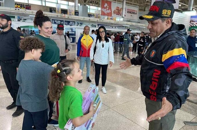 Arribaron a Venezuela 320 migrantes deportados de EEUU