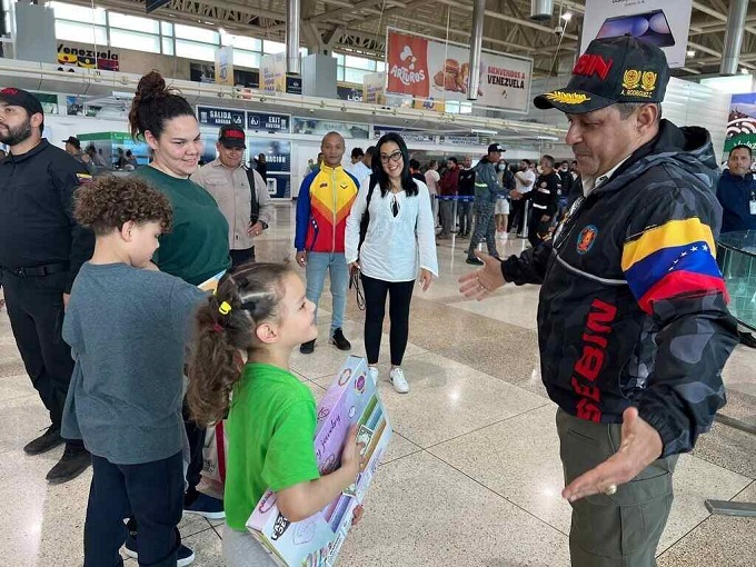 Arribaron a Venezuela 320 migrantes deportados de EEUU
