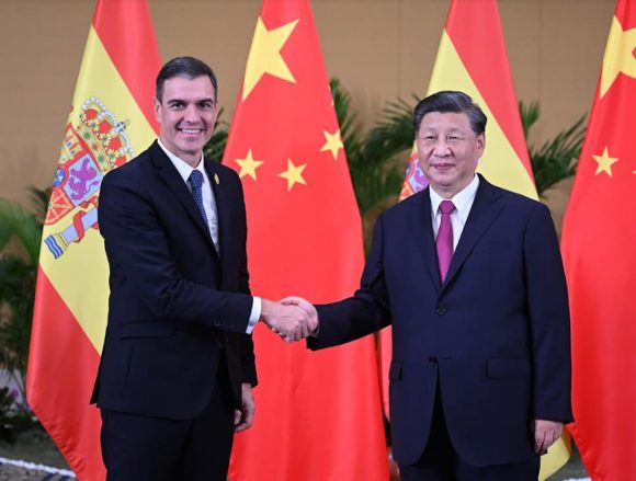 Pedro Sánchez inicia cuarta visita oficial a China para reforzar vínculos bilaterales (+ Video)