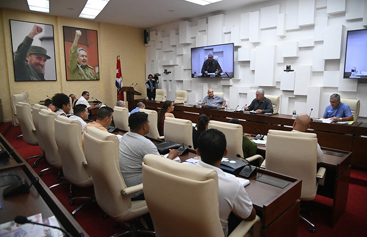 Evaluó Díaz-Canel avances de Red Juvenil Comunitaria