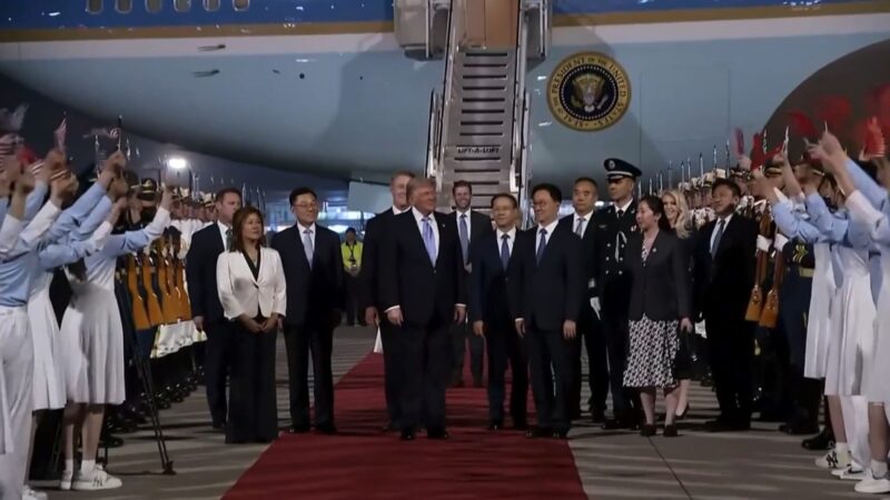 Trump arriba a China para su esperada reunión con Xi, en medio de un clima de tensión global