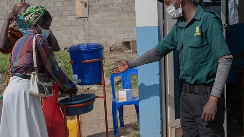 Brote de ébola en Congo: OMS alerta por "magnitud y rapidez" de la epidemia