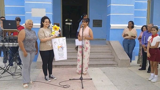Recibe joven tunera Premio Nacional Conexiones de la Memoria