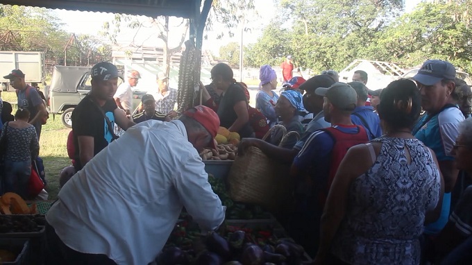 Desarrollaron en Las Tunas Feria Agrocomercial dedicada esta vez a las madres