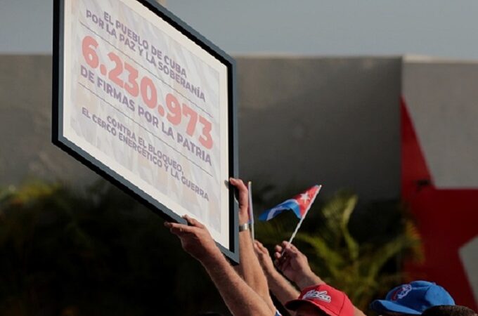Más de 6 millones de cubanos dieron su firma por la Patria