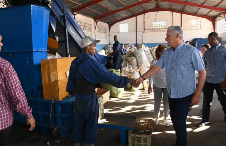 Recorrió Díaz-Canel entidades del Grupo Empresarial de Reciclaje