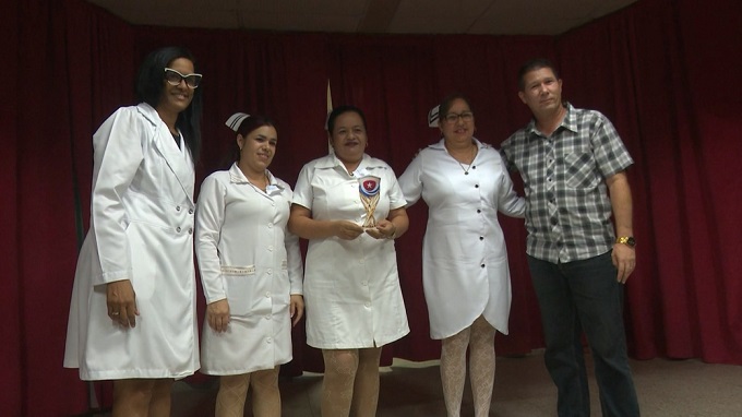 Reconocen a profesionales tuneros en el Día de la Enfermería Cubana