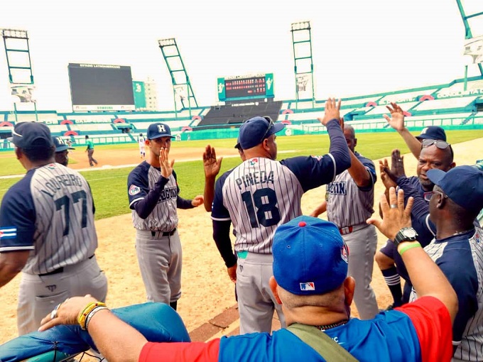 Cachorros igualan duelo con Las Tunas