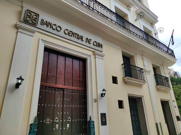 Plantean transformación del sistema bancario y tributario, descentralización de la formación de precios en Cuba