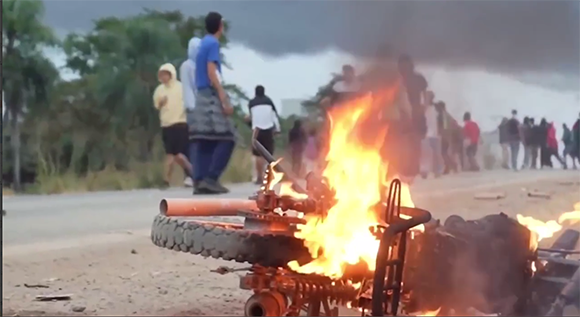 Bolivianos mantienen las protestas en todo el país a pesar de la represión de las fuerzas policiales (+Video)