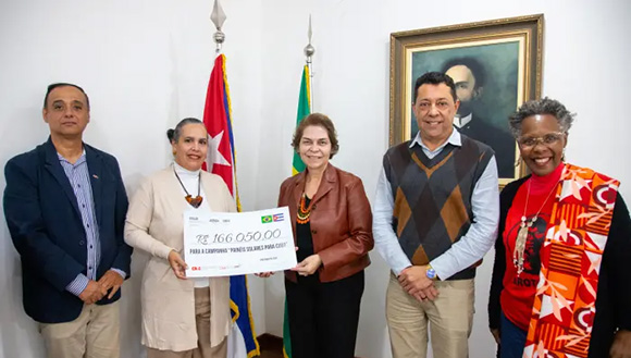 Educadores brasileños envían fondos para financiar paneles solares en Cuba