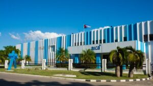 Laboratorios AICA reinicia producción de citostáticos tras inversión para fortalecer estándares regulatorios de su planta