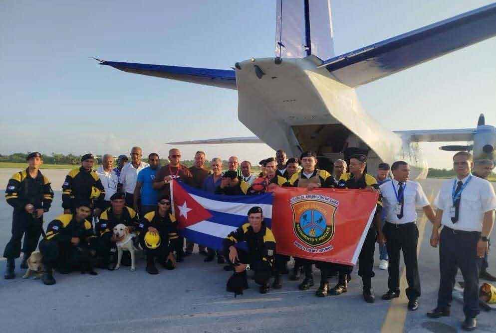 Otro grupo de rescatistas de Cuba llega a Venezuela para asistencia