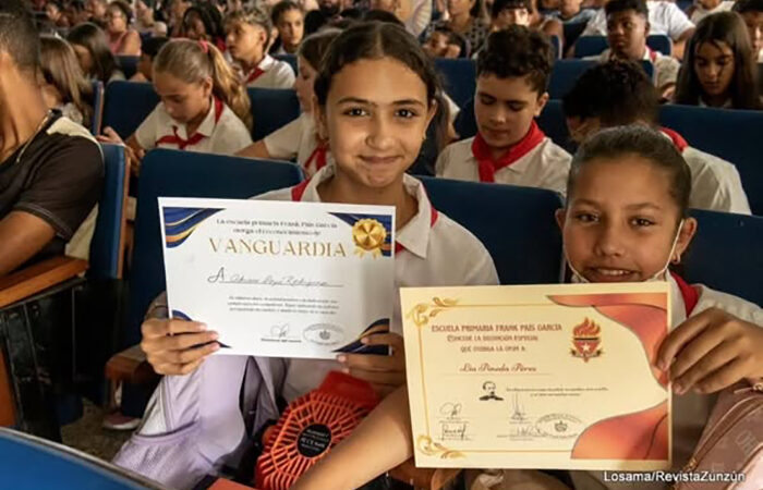 Despidió ministra de Educación presente curso escolar 2025-2026