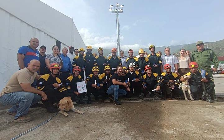 Médicos y personal cubano apoyan a damnificados por sismos en Venezuela