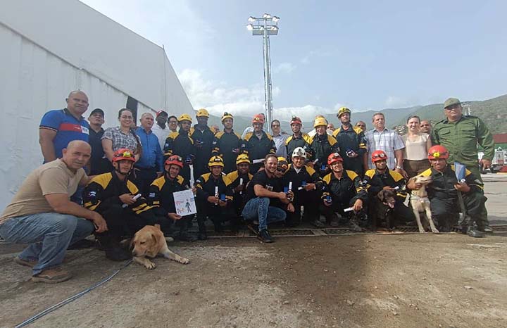 Médicos y personal cubano apoyan a damnificados por sismos en Venezuela